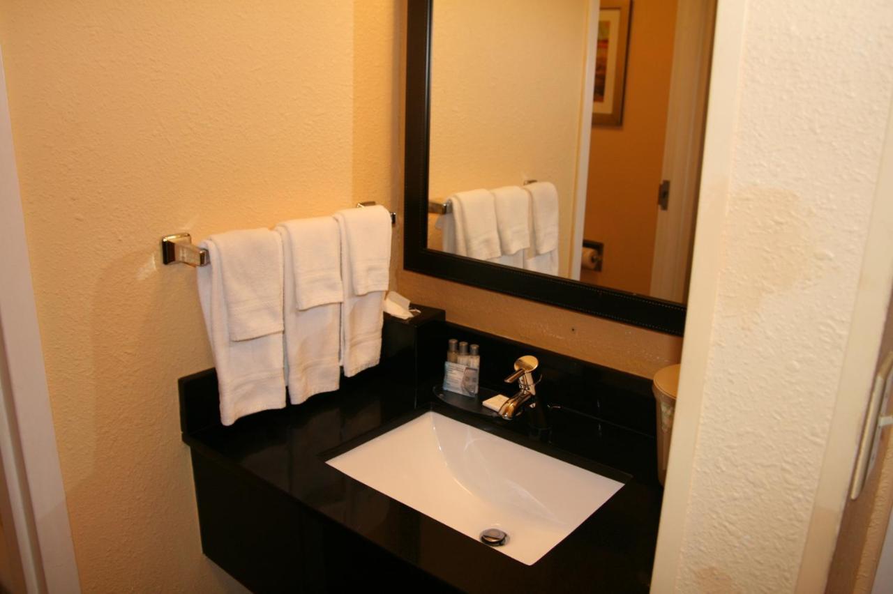 Okatie Hilton Head Hotel ブラフトン エクステリア 写真